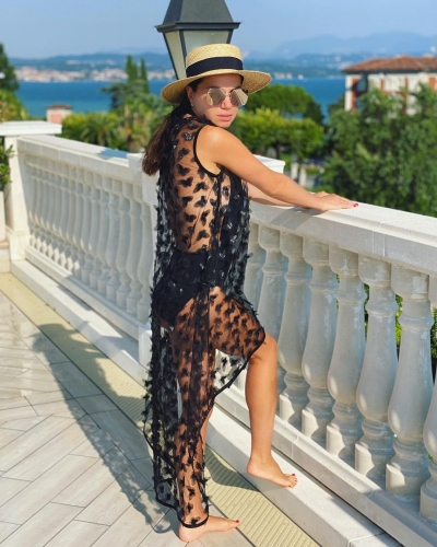 Beach dress model 6