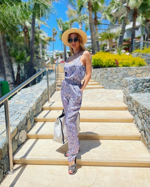 Summer suit model 3