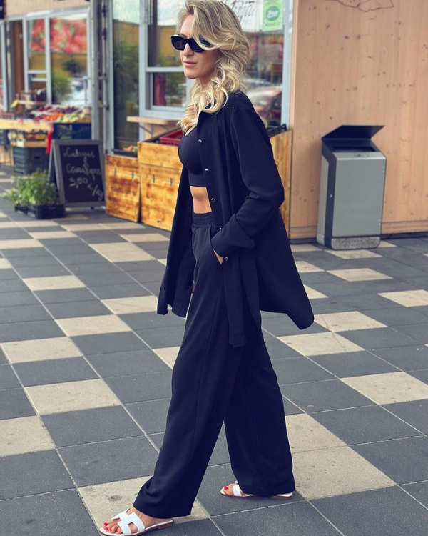 Dress model 30